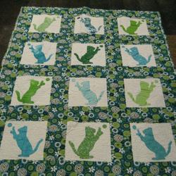 Playful Cats Quilt Tdhhk