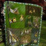 bird is eating quilt d2386512
