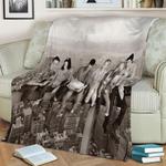 friends manhattan skyline fleece throw blanket 0